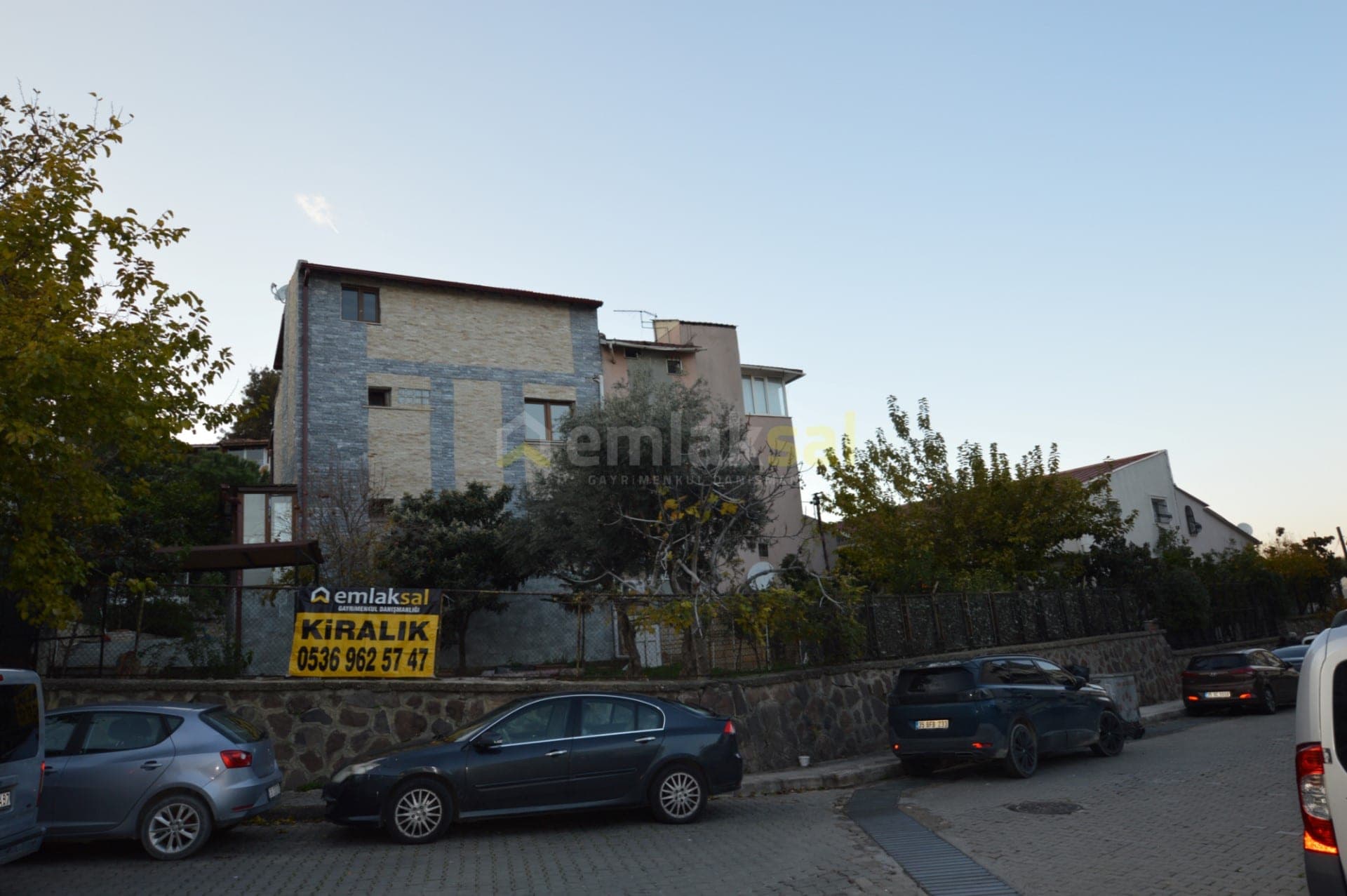 Korutürk 'te  5+1, 250m², Bahçeli Müstakil Kiralık Villa